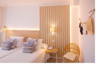 1 double room with two single beds