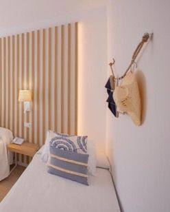 1 single room with a single bed